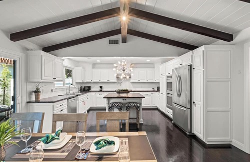 Rancho Palos Verdes Casa | Luxurious 6BR Retreat in Palos Verdes - Main House and a Premier Back House
