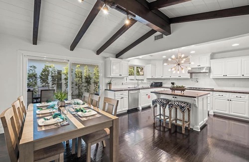 Rancho Palos Verdes Casa | Luxurious 6BR Retreat in Palos Verdes - Main House and a Premier Back House