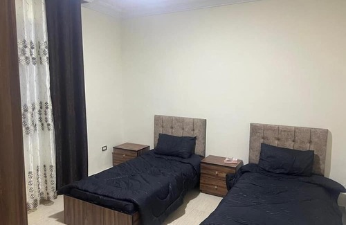 Amman Apartamento | Spacious 3-bedroom apartment with AC, WiFi in welcoming Amman