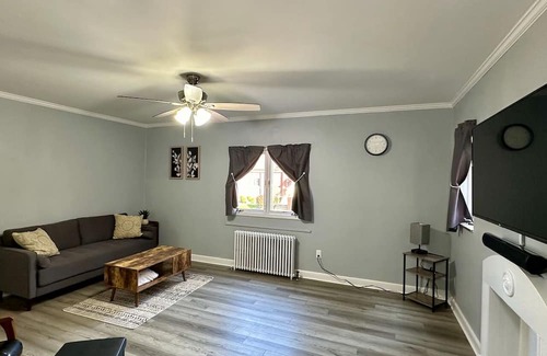 Mount Vernon Apartamento | Amazing Downtown Location! Quiet & Spacious! #B