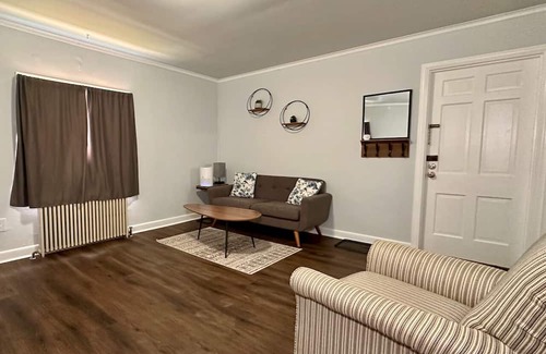 Mount Vernon Apartamento | Amazing Downtown Location! Quiet & Spacious!