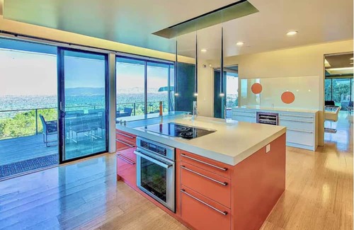 Loyola Casa | Spacious 7-bedroom house in serene Los Altos Hills