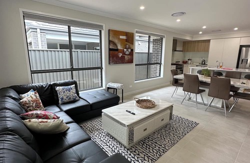 Harrington Park Casa | 4 Bedrooms Oran Park Home