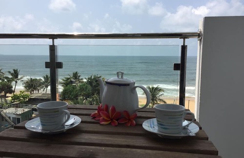 Mount Lavinia Apartamento | Wake up to panoramic ocean views from almost every room.