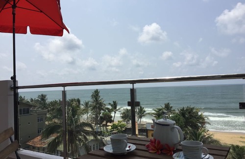 Mount Lavinia Apartamento | Wake up to panoramic ocean views from almost every room.