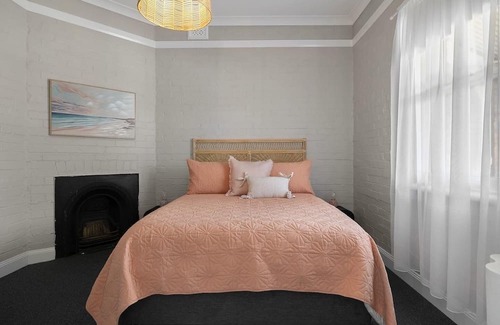 Sheedys Gully Cabaña | sage cottage, lithgow - modern - close to blue mountains - close to CBD