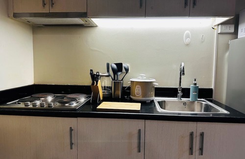 Salcedo Village Condominio | Cozy 2-bedroom condo with AC, WiFi in pleasant Makati