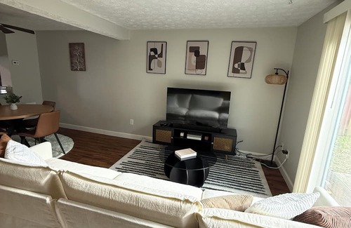 Perry Hall Casa | Stay a While - Stylish & Comfortable 2 Bedroom 1.5 Bath Near White Marsh Mall