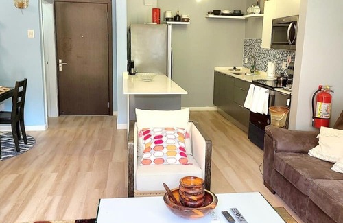 San Juan-Laventille Condominio | 3-bedroom condo in 24/7 guarded complex AC, WiFi, 2 Pools, Gym