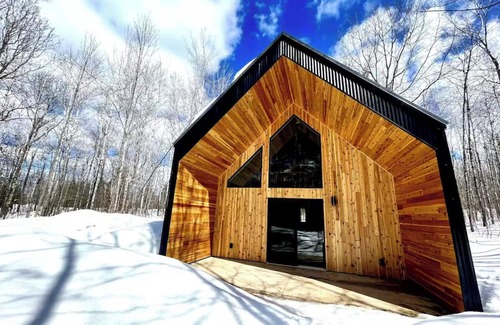 Cable Apartamento | Cozy Trailside Nordic Chic Nature Cottage