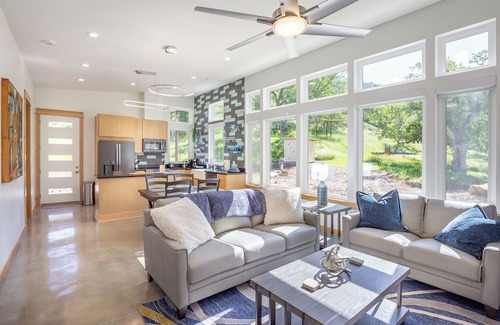 Three Rivers Casa | Happy Heart House: Elegant 2-bedroom house with stunning views close to the park