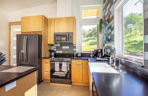 Three Rivers Casa | Happy Heart House: Elegant 2-bedroom house with stunning views close to the park