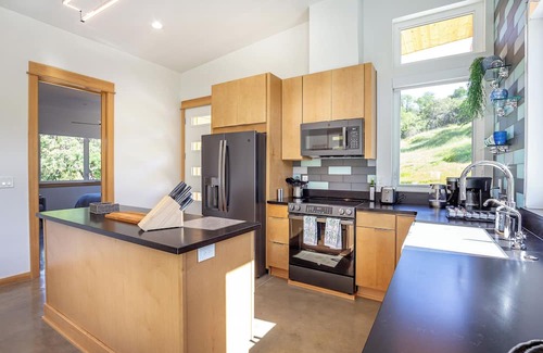 Three Rivers Casa | Happy Heart House: Elegant 2-bedroom house with stunning views close to the park