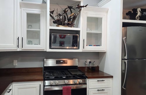 Spanish Lookout Cabaña | Charming 2-bedroom cottage in tranquil Spanish Lookout with AC, WiFi