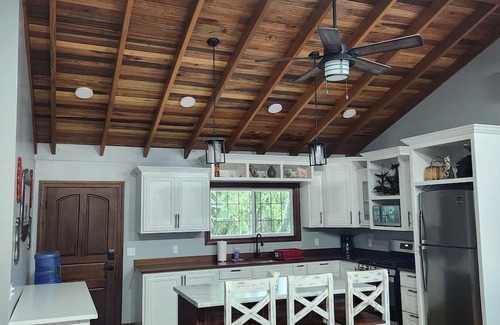 Spanish Lookout Cabaña | Charming 2-bedroom cottage in tranquil Spanish Lookout with AC, WiFi