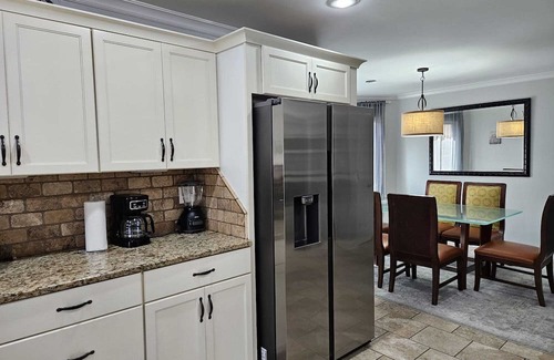 Cordova Casa | Elegant 7- BR Mansion with Pool - Near Gold Course & Essentials, All King Beds.