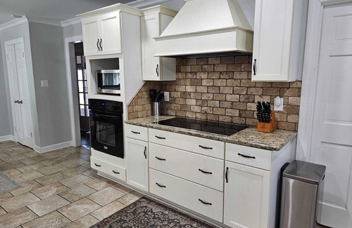 Cordova Casa | Elegant 7- BR Mansion with Pool - Near Gold Course & Essentials, All King Beds.
