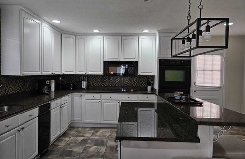 Cordova Casa | Southern-Inspired 5-BR Luxury Home with POOL & Jetted Tub - Simply Marvelous.