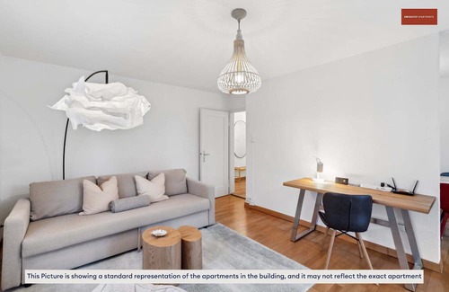Center Apartamento | Basic 3BR Stay with Balcony Near Zürich HB
