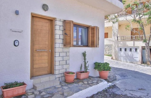 Mochlos Apartamento | The Wave House | Seafront Escape in Peaceful Mochlos