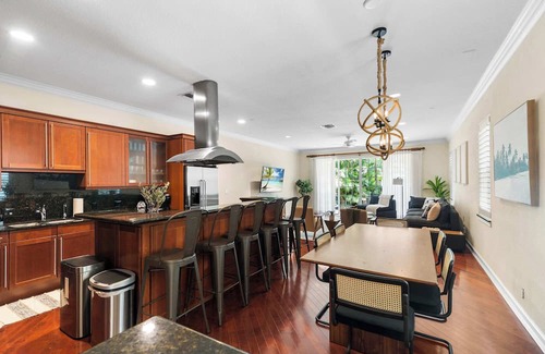 Tarpon River Casa | Downtown Home: 5 Beds / Rooftop Patio / Water Taxi