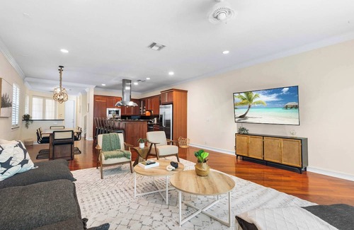 Tarpon River Casa | Downtown Home: 5 Beds / Rooftop Patio / Water Taxi