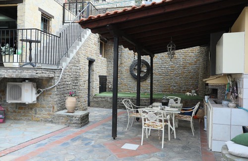 Kastoria Apartamento | Χαλαρώστε σε αυτόν τον ήρεμο, κομψό χώρο με τζάκι ιδιωτικό παρκινγκ και γραφείο