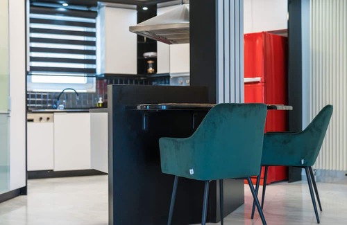 Kastoria Apartamento | Πολυτελές διαμέρισμα με τρία μεγάλα υπνοδωμάτια και δυο wc σε ιδανική τοποθεσία