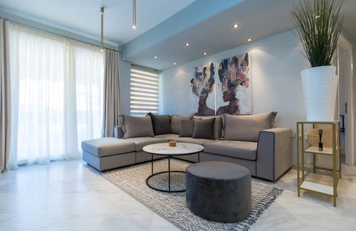 Kastoria Apartamento | Πολυτελές διαμέρισμα με τρία μεγάλα υπνοδωμάτια και δυο wc σε ιδανική τοποθεσία