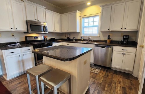 Olive Branch Casa | Family-Friendly 4BR Home in Olive Branch-POOL, Playground & near Stateline.