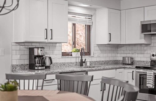 Wexford Casa | Stylish & Accessible 6Bd Home in Wexford/Pittsburg