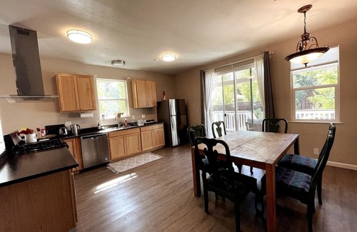 Middletown Casa | Tangerine Cottage spacious home