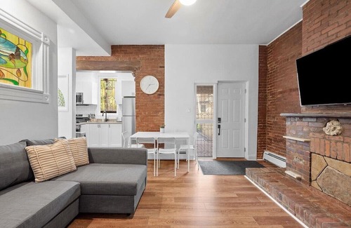 Shadyside Apartamento | Shadyside/Pittsburgh, Modern & Accessible 2 Bedroom with Free Parking