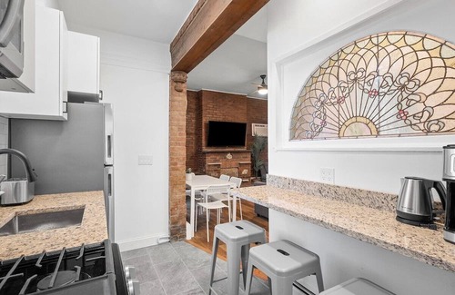 Shadyside Apartamento | Shadyside/Pittsburgh, Modern & Accessible 2 Bedroom with Free Parking