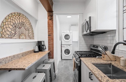 Shadyside Apartamento | Shadyside/Pittsburgh, Modern & Accessible 2 Bedroom with Free Parking