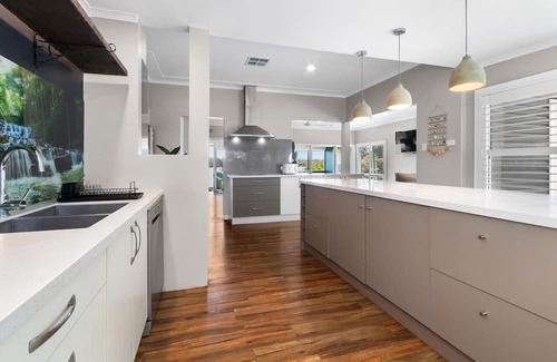 Speers Point Casa | Lakeview Retreat on The Esplanade