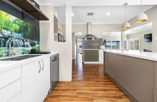 Speers Point Casa | Lakeview Retreat on The Esplanade