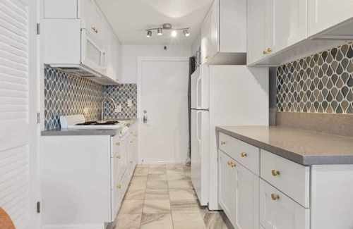 Waikiki Apartamento | Romantic View walk to beach*shopping* Friday fun