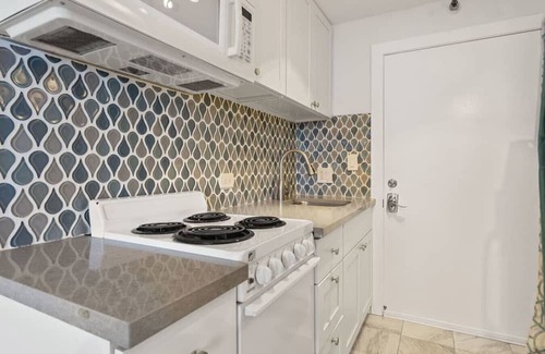 Waikiki Apartamento | Romantic View walk to beach*shopping* Friday fun
