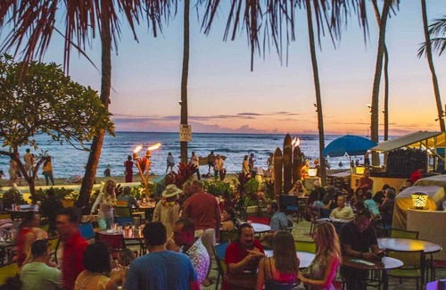 Waikiki Apartamento | Romantic View walk to beach*shopping* Friday fun
