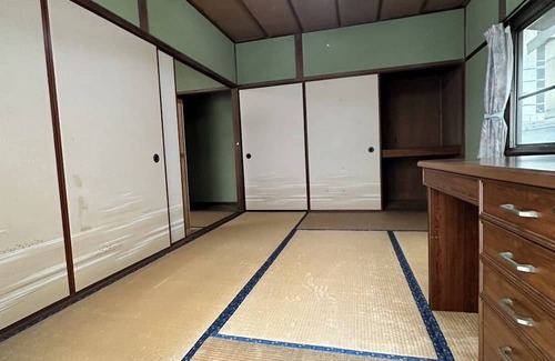 Beppu Casa | A 10-minute walk from Beppu Station! An old private house surrounded by buildings, full of privacy and seclusion. Antique items in the old house can be purchased if you like!