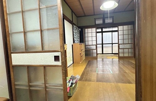 Beppu Casa | A 10-minute walk from Beppu Station! An old private house surrounded by buildings, full of privacy and seclusion. Antique items in the old house can be purchased if you like!