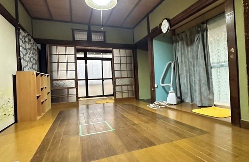 Beppu Casa | A 10-minute walk from Beppu Station! An old private house surrounded by buildings, full of privacy and seclusion. Antique items in the old house can be purchased if you like!