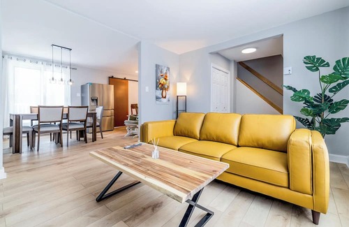 Greenfield Park Casa | Comfy/New 3 BDR house near DT,Hospital,2 parking