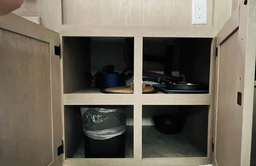 Brentwood Casa | RV in Marvelous Brentwood with AC, WiFi, toiletries