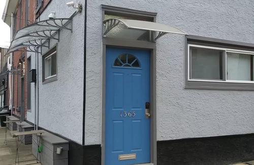 Fishtown Apartamento | BUSSIN efficiency apartment in fab Fishtown Dog-Friendly, fast WiFi, AC, W/D