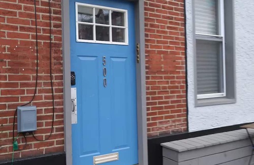 Fishtown Apartamento | BUSSIN efficiency apartment in fab Fishtown Dog-Friendly, fast WiFi, AC, W/D