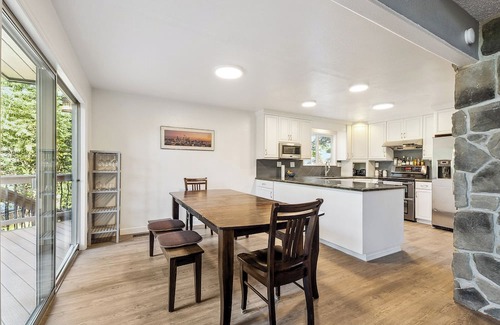 Enumclaw Casa | Spacious 4-bedroom house, Enumclaw near Mt Rainier Nat'l Park in natural setting