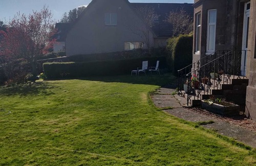 Montrose Apartamento | Beautiful period property with amazing views, spacious rooms and a large garden.