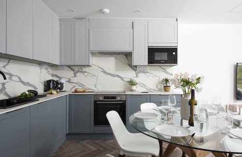 Newquay Apartamento | Apartment 4, Oasis Sands - an apartment that sleeps 6 guests in 3 bedrooms